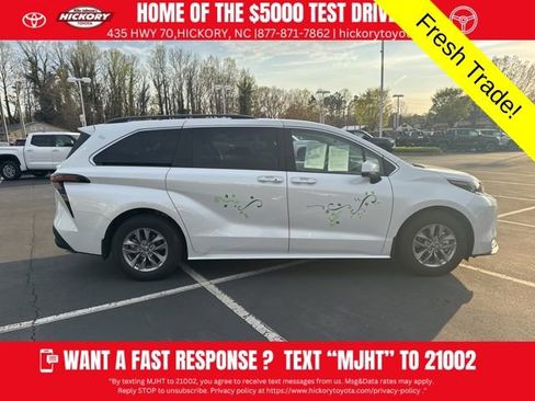 Used 2025 Toyota Sienna XLE image 2