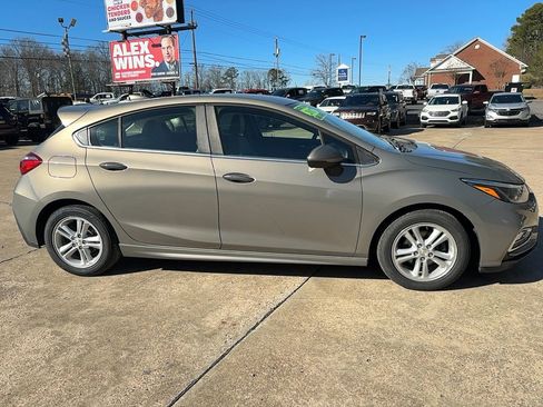 Used 2017 Chevrolet Cruze LT w/ Convenience Package image 3