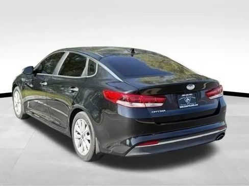 Used 2018 Kia Optima LX w/ 17" Alloy Wheels Package FWD image 4