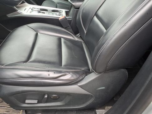 Used 2021 Ford Explorer XLT w/ Equipment Group 202A AWD/4WD image 18