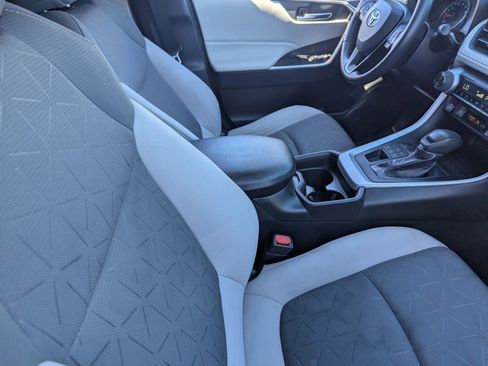 Used 2021 Toyota RAV4 XLE w/ Convenience Package image 11