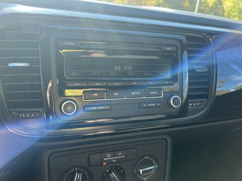 Used 2014 Volkswagen Beetle 2.5 image 19