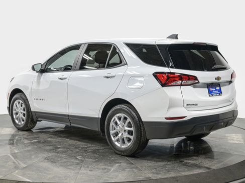 Used 2023 Chevrolet Equinox LS w/ LS Convenience Package image 4