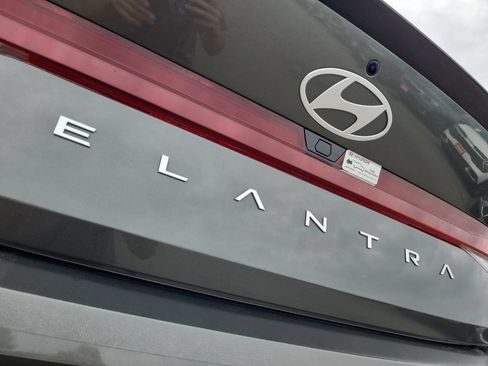 Used 2025 Hyundai Elantra Sport FWD image 16