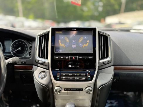 Used 2016 Toyota Land Cruiser w/ Four Season Floor Mat Package AWD/4WD image 23
