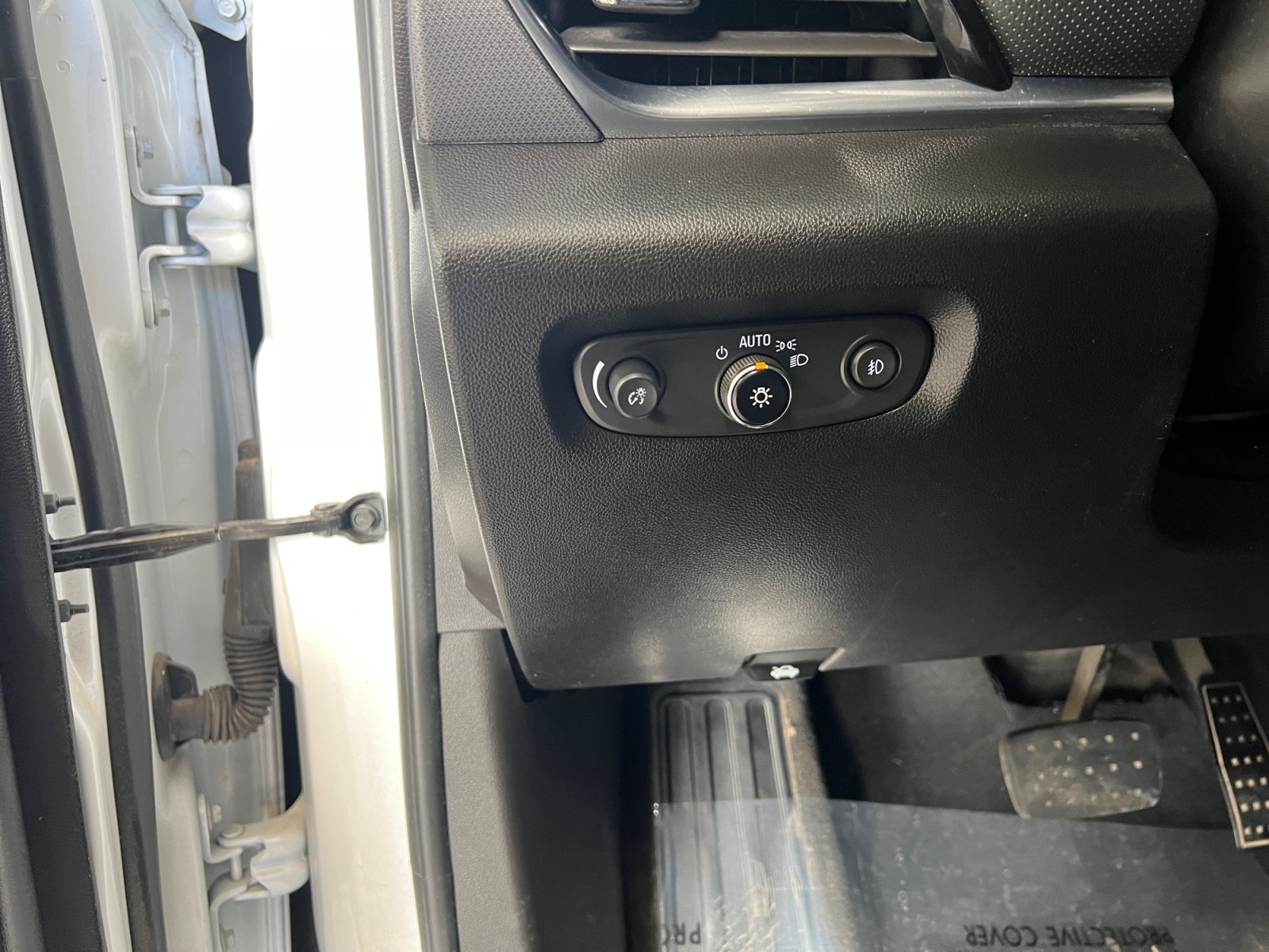 Used 2021 Chevrolet Traverse Premier w/ Redline Edition FWD image 12