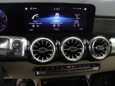 Used 2022 Mercedes-Benz GLB 250 image 11