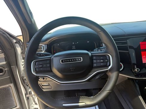 Used 2022 Jeep Wagoneer Series III w/ Premium Group I AWD/4WD image 12