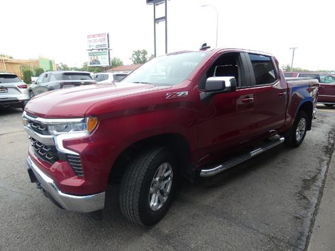 Used 2024 Chevrolet Silverado 1500 LT AWD/4WD image 6