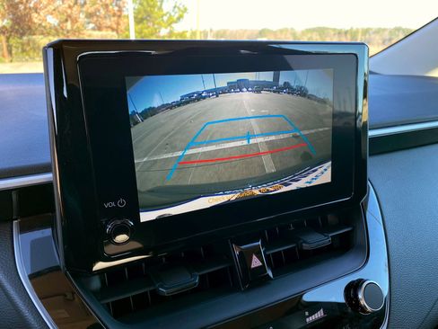 Used 2025 Toyota Corolla LE image 16