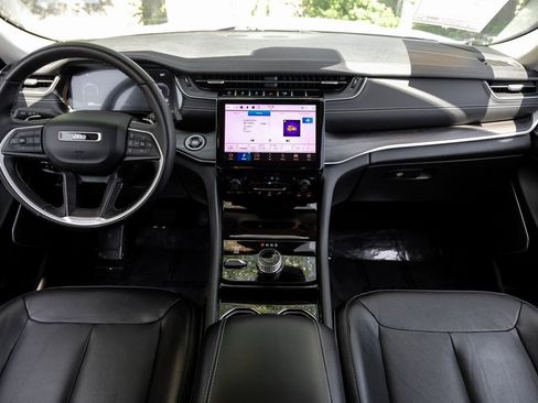 Used 2022 Jeep Grand Cherokee Limited image 5