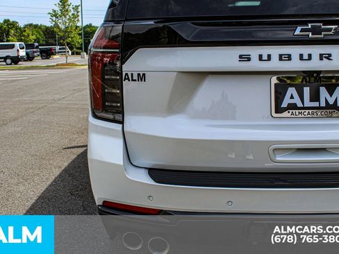 Used 2025 Chevrolet Suburban Z71 AWD/4WD image 13