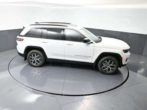 New 2025 Jeep Grand Cherokee Limited w/ Luxury Tech Group II image 27
