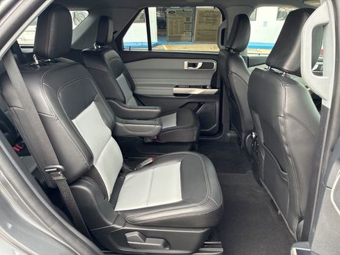 Used 2022 Ford Explorer XLT w/ Equipment Group 202A image 26