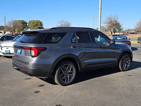 New 2026 Ford Explorer ST-Line w/ ST-Line Street Pack image 13