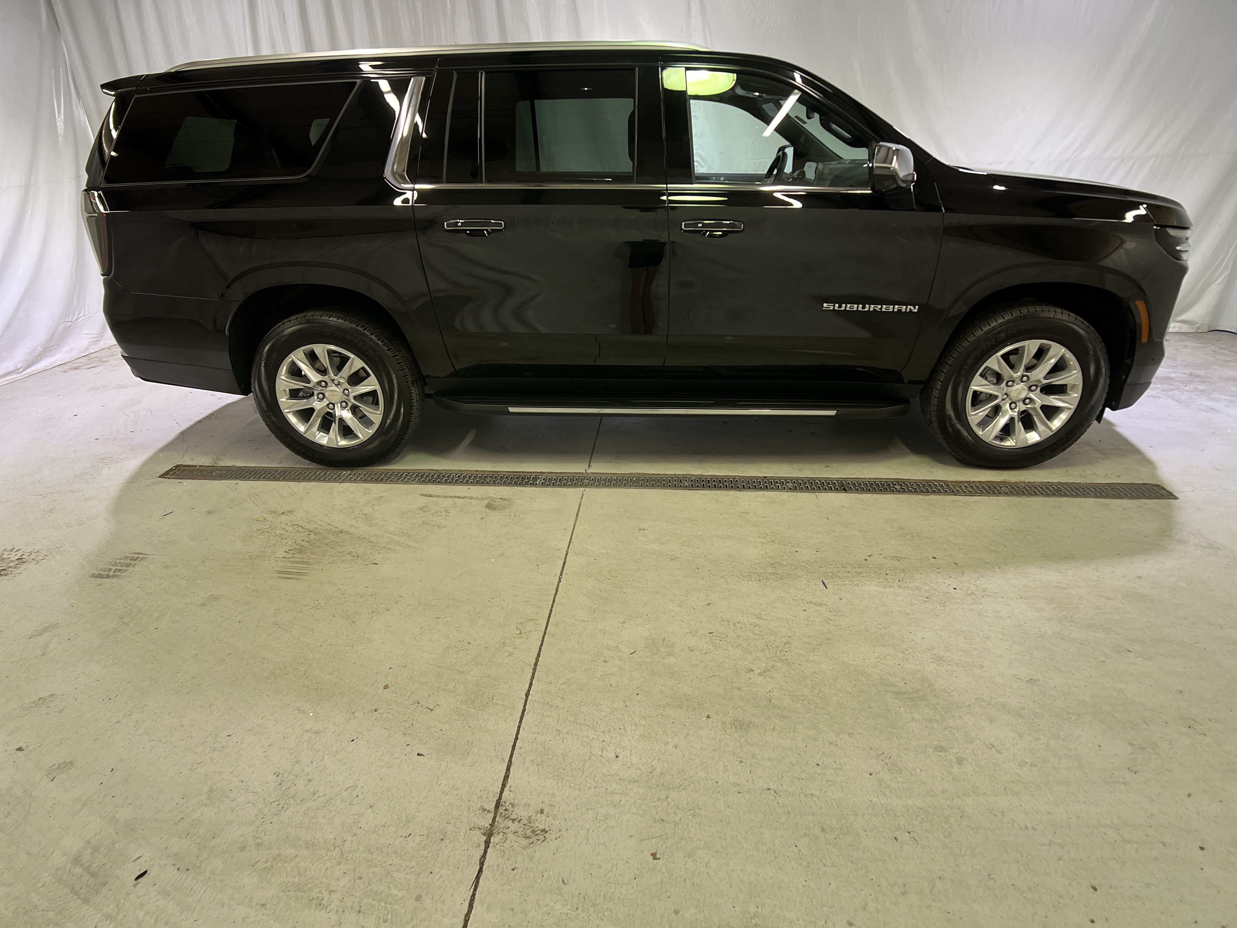 Certified 2025 Chevrolet Suburban Premier w/ Max Trailering Package AWD/4WD image 12