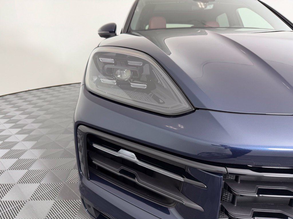 Used 2026 Porsche Cayenne AWD/4WD image 10