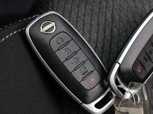 Certified 2025 Nissan Rogue SV image 29