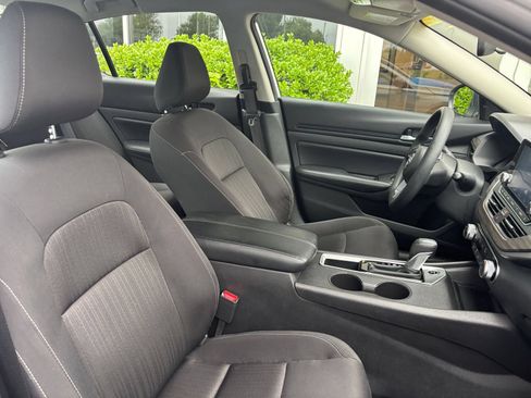 Used 2025 Nissan Altima 2.5 SV FWD image 36