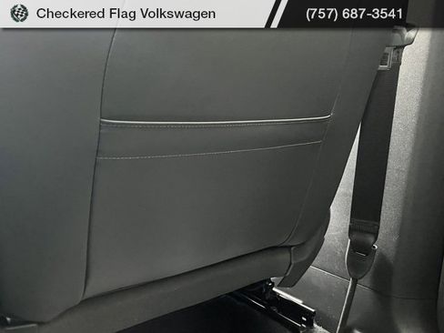 New 2025 Volkswagen Tiguan SE image 55