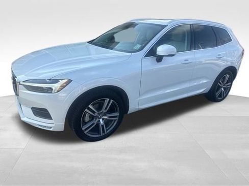Used 2021 Volvo XC60 T6 Momentum w/ Premium Package image 6