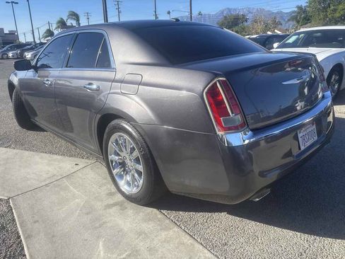 Used 2014 Chrysler 300 C image 2