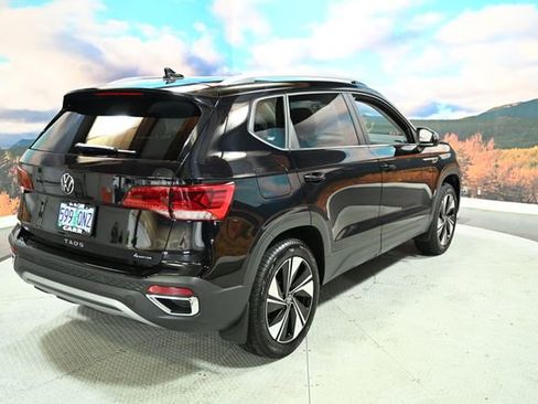 Used 2024 Volkswagen Taos SE image 10