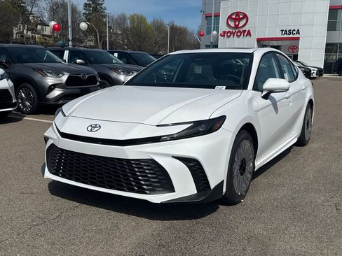 New 2026 Toyota Camry SE AWD/4WD image 3