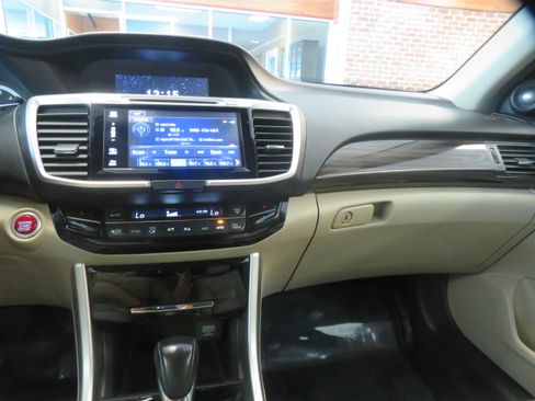 Used 2016 Honda Accord EX-L image 37