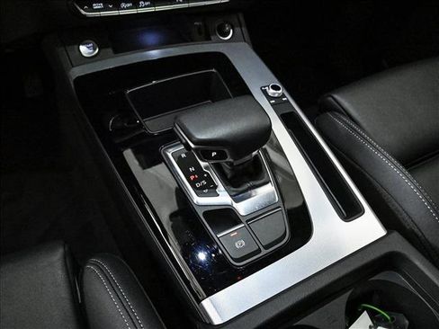 Used 2025 Audi Q5 2.0T Premium image 12