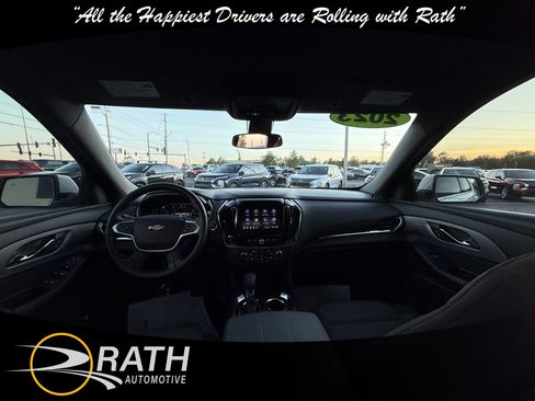Used 2023 Chevrolet Traverse LT image 17