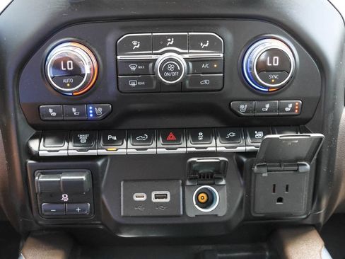 Used 2021 Chevrolet Silverado 2500 LTZ w/ LTZ Plus Package AWD/4WD image 19