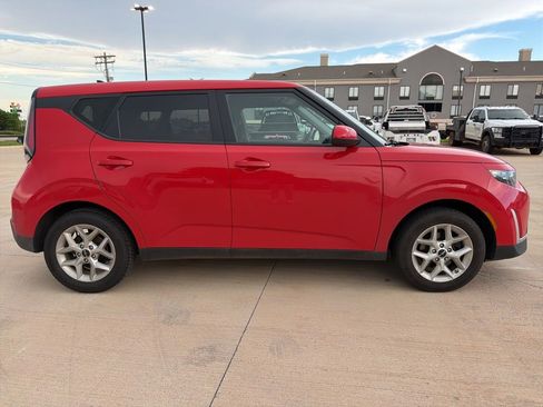 Used 2023 Kia Soul LX w/ LX Technology Package FWD image 5