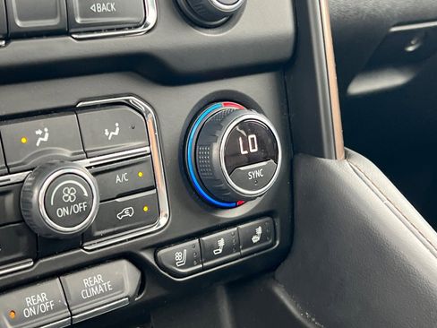 Used 2024 Chevrolet Suburban High Country w/ Premium Package 2 image 31