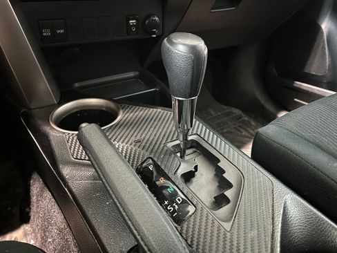 Used 2015 Toyota RAV4 LE AWD/4WD image 19