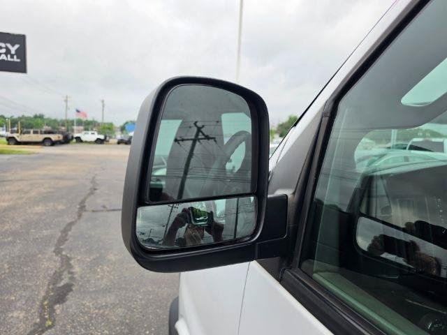 Used 2017 Chevrolet Express 2500 RWD image 28