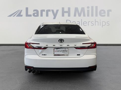 Used 2026 Toyota Camry SE image 4