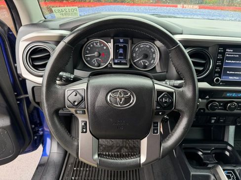 Used 2022 Toyota Tacoma SR5 AWD/4WD image 18