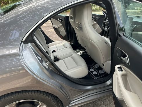Used 2014 Mercedes-Benz CLA 250 image 5
