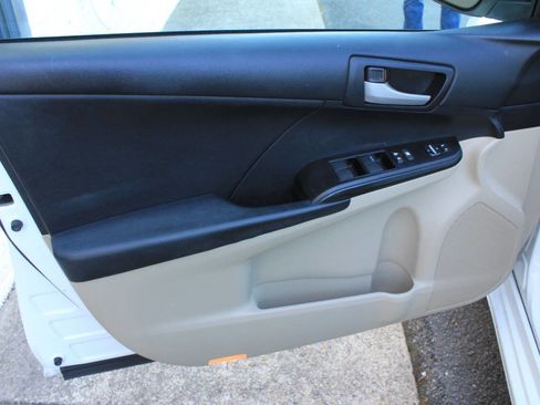 Used 2012 Toyota Camry LE image 14