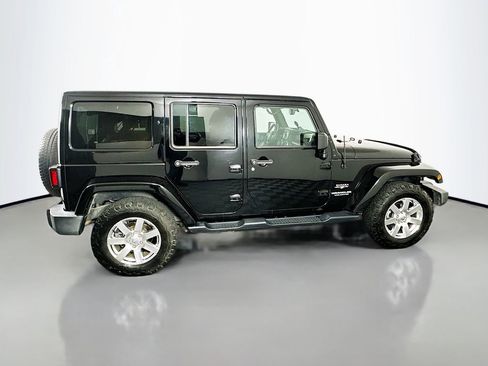 Used 2017 Jeep Wrangler Unlimited Sahara w/ Connectivity Group image 8