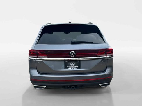Certified 2025 Volkswagen Atlas SE image 5