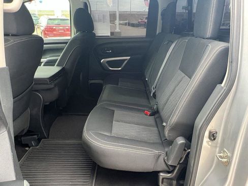 Used 2017 Nissan Titan SV image 10