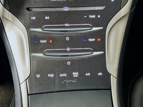 Used 2016 Lincoln MKZ FWD image 23