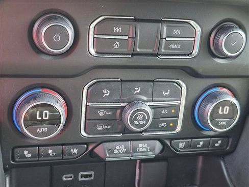 Used 2022 Chevrolet Tahoe Premier RWD image 8