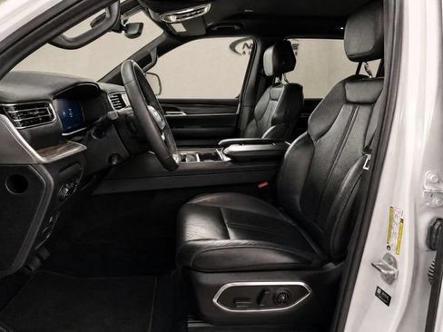Used 2024 Jeep Wagoneer Series II w/ Flexible Seating Group RWD image 14