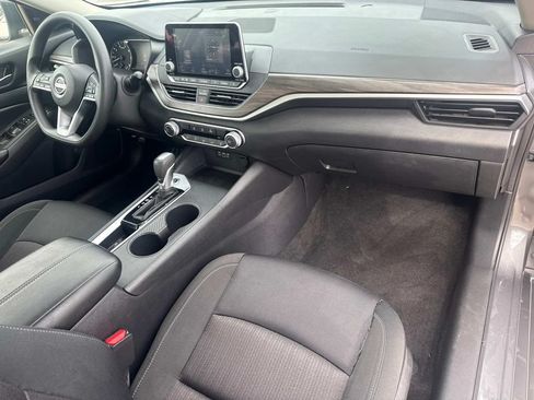 Used 2025 Nissan Altima 2.5 SV FWD image 19