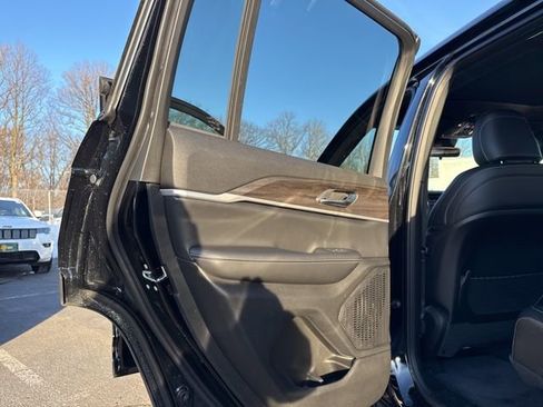 Used 2025 Jeep Grand Cherokee Limited w/ MOPAR Finishing Package image 35