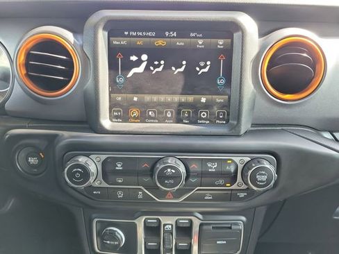 Used 2021 Jeep Gladiator Mojave AWD/4WD image 27