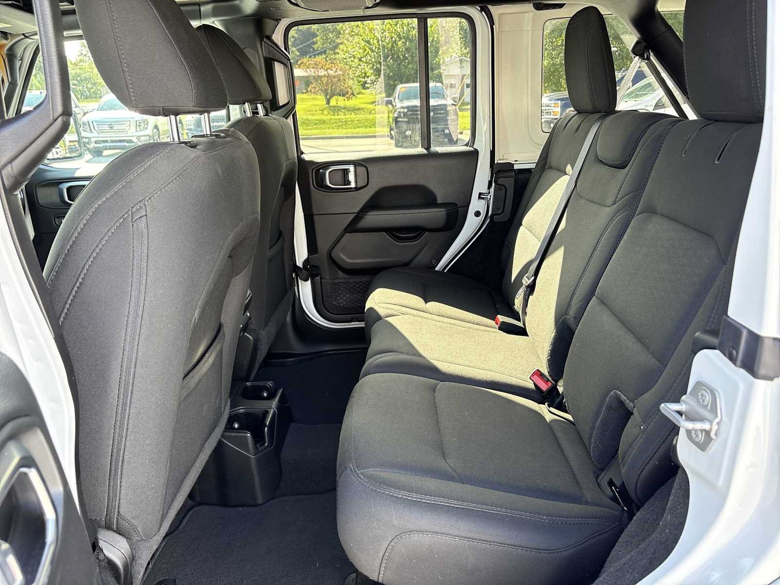 Used 2020 Jeep Wrangler Unlimited Sahara AWD/4WD image 25